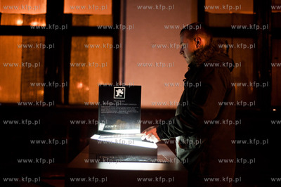 Gdansk. Aula I LO. Festiwal artystycznych instalacji...