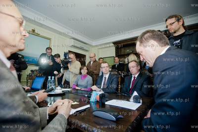 Gdansk. Urzad Marszalkowski. Konferencja prasowa poprzedzajaca...