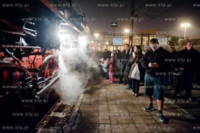 Gdansk. Dworzec Glowny PKP. Turystyczny pociag niemiecki...