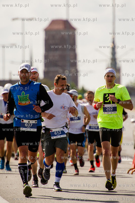 Zawodnicy na trasie I PZU Gdansk Maraton.
17.05.2015
fot....