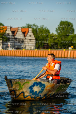Gdansk. Rybackie Pobrzeze. Baltic Sail. Wodowanie i...