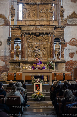 Gdansk. Kosciol Sw. Jana. Msza zalobna w intencji Magdy...