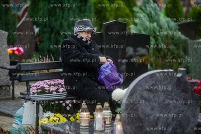 Gdańsk. Cmentarz Łostowicki. Dzień Wszystkich Świętych....