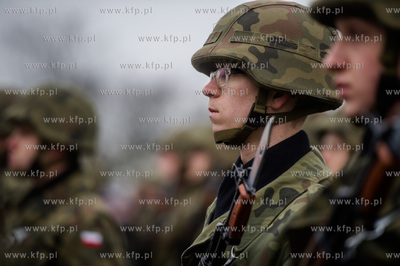 Gdynia. Nabrzeże Pomorskie. Uroczysta przysięga wojskowa...