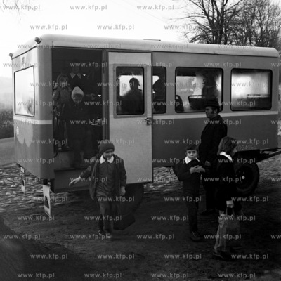 Woz szkolny dowozacy dzieci do szkoly. 
05.11.1973
1listopad73_z.kosycarz_p3
Fot....