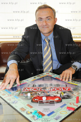 Gdynia znalazla sie na planszy gry MONOPOLY. Nz. Wojciech...