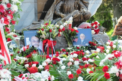 Chicago. Pomnik Katynski. Polonia sklada hold ofiarom...