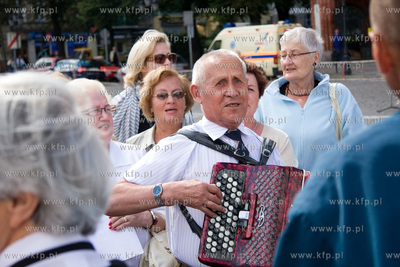 Slupsk. Sluchacze Uniwersytetu Trzeciego Wieku spiewaja...