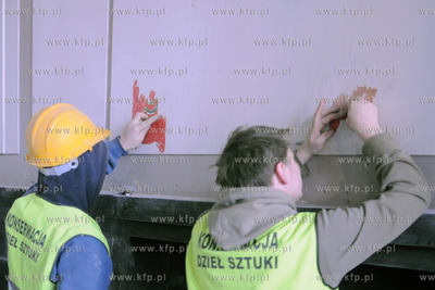 Podczas prac remontowych dawnej sali restauracyjnej...