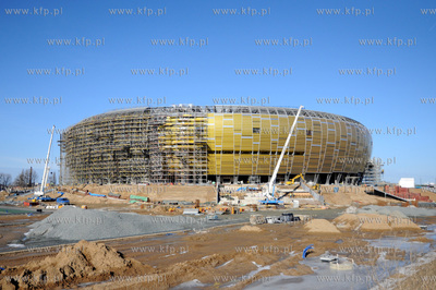 Gdansk, Letnica. PGE Arena nabiera bursztynowego koloru.
07.03.2011
fot....