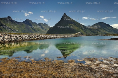 Norwegia , Lofoty, Omya, polnocna czesc kraju, NZ.most...