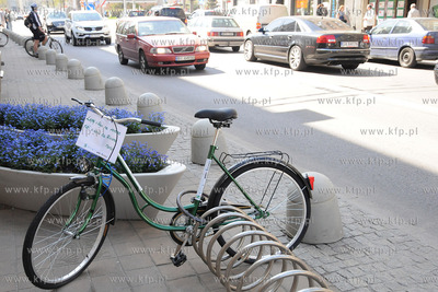 Rowerzysci z Gdyni zachecaja mieszkancow miasta i odwiedzajacych...
