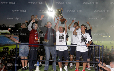Szczecin. Szczecinscy kibice swietuja na stadionie...