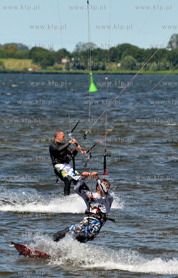 Wakacje w Pucku. Kitesurfing 20.07.2013 fot. Andrzej...