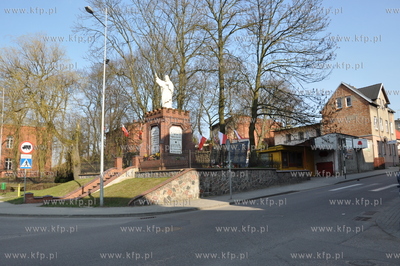 Koscierzyna - pamiatkowa tablica poswiecona ofiarom...