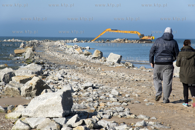 Budowa sztucznej rafy w Ustce. 28.03.2015 fot. Krzysztof...