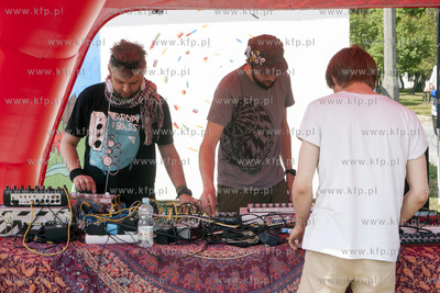 Na elewacji garazu przy deptaku na  ul. Wita Stwosza...