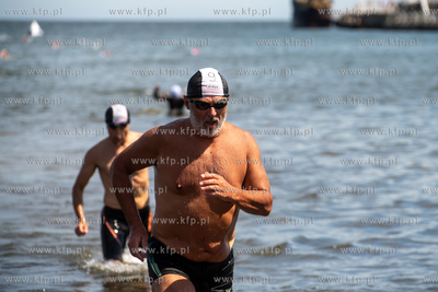 Wyścig pływacki dookoła mola w Sopocie. 20.07.2024....
