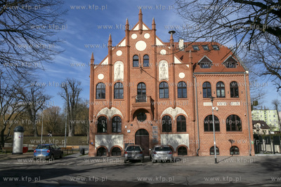 Zrewitalizowany Ratusz Oruński wybudowany w stylu...