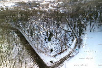 Cmentarz komunalny Salvator Nowy przy ulicy Cmentarnej...