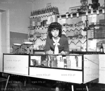 Maly sklepik spozywczo - przemyslowy. 0001347z 1965...