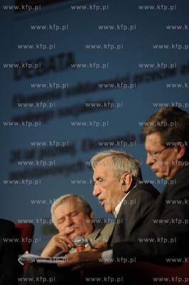 Gdansk, dawna hala Stoczni Gdanskiej, debata pt "Ekonomia...