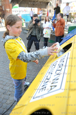 W Gdansku na Targu Weglowym ponad 400 dzieci z wzielo...