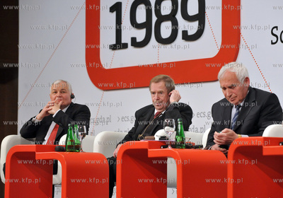 Obchody 20. rocznicy odzyskania wolnosci i upadku komunizmu....