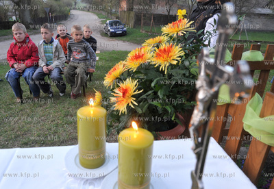 Poswiecenie nowego krzyza i nabozenstwo majowe we wsi...