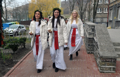 Orszak sw. Lucji odwiedzil Szkole Podstawowa nr 14...