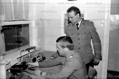 Policjanci na posterunku policji w Zukowie na Kaszubach....