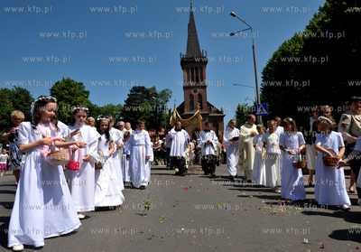 Uroczystosci i procesja Bozego Ciala w parafii sw....