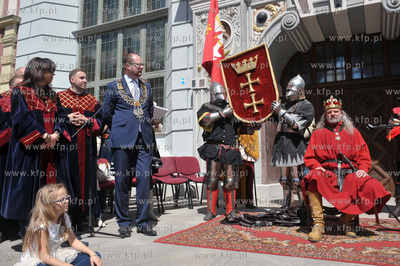 Gdansk. Swieto Miasta. Parada i inscenizacja  na ul....
