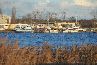 Gdański Klub Morski Ligi Obrony Kraju obok Martwej...