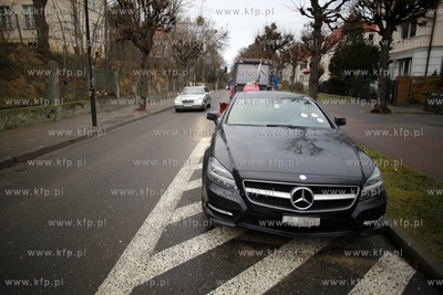 Sopot. Ul. Armii Krajowej. Na zle zaparkowane auto...