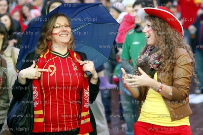 Gdansk. Mistrzostwa europy w pilce noznej. Kibice ogladaja...