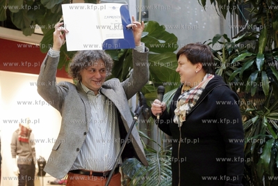 Gdansk. Centrum Handlowe Manhattan. Promocja albumu...