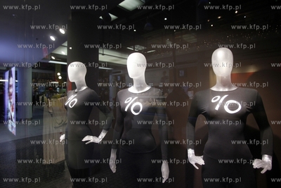 Poswiateczne wyprzedaze w Centrum Handlowym Manhattan...