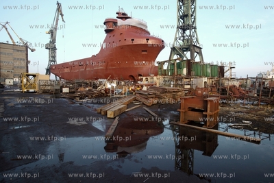 Stocznia Gdansk. Budowa statku typu PSV Ocean Art do...