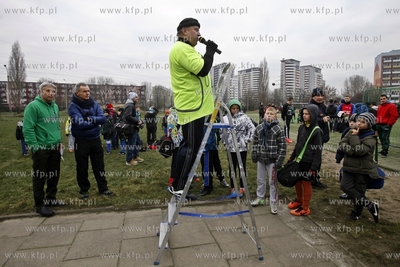 Gdansk Zaspa. Pilkarski turniej dzikich druzyn Do przerwy...