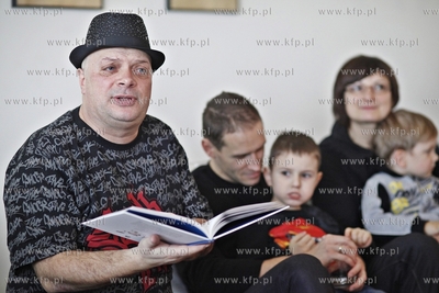 Sopot. Zatoka Sztuki. Krzysztof Skiba czyta dzieciom....