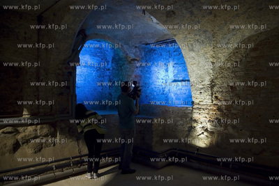 Gdańsk. Zwiedzanie piwnic Ratusz Głównego Miasta...