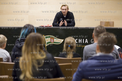 Zwiedzanie Stadionu Energa Gdańsk z piłkarzem Lechii...