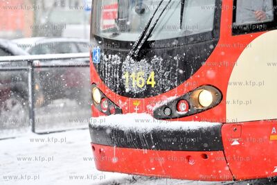 Zima w Gdańsku. Przystanek autobusowo - tramwajowy...