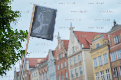 Gdańsk, okolice Dworu Artusa. Ani Jednej Więcej!...