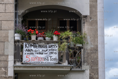 Gdańsk, ulica Bohaterów Getta Warszawskiego. Mieszkańcy...