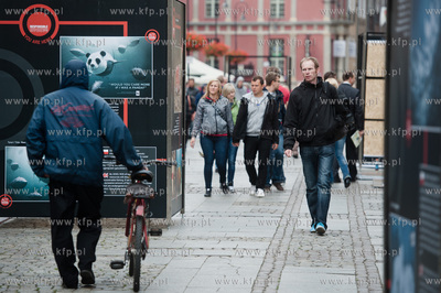 Gdansk. Dlugi Targ. Otwarcie wystawy pt REACT FOR WORLD...