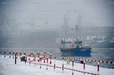Gdansk. Nowy Port. Operacja usuwania niewybuchu pochodzacego...