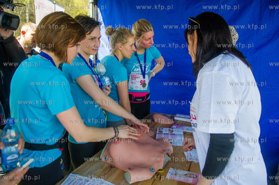 Gdynia. Bulwar Nadmorski. Bieg Kobiet - Zawsze Pier(w)si,...