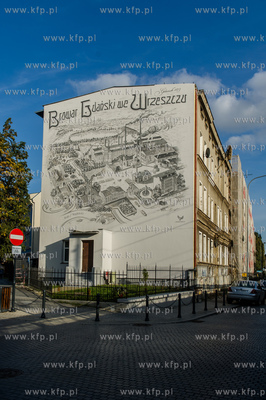 Gdańsk. Wrzeszcz. Remontowana kamienica przy ul Białej,...